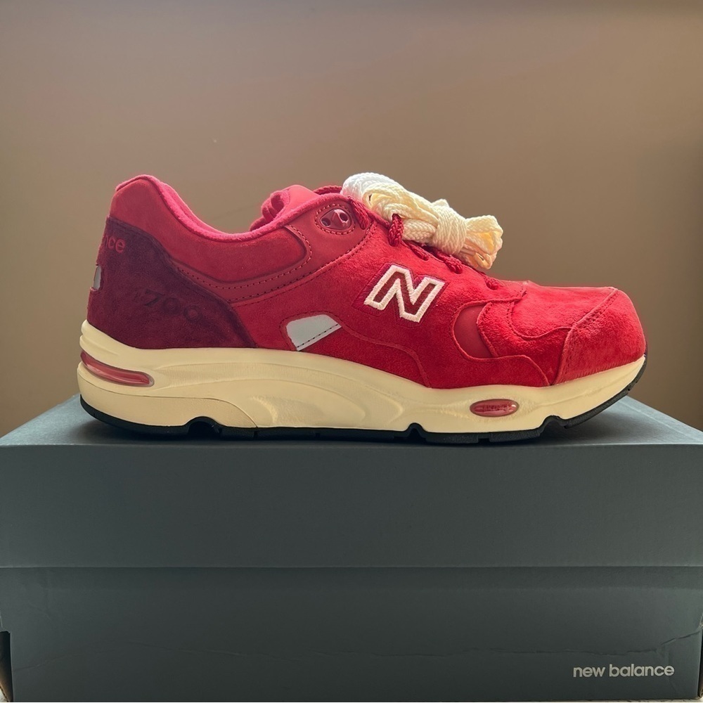 [NEW IN BOX] Limited Rare Kith New Balance 1700 Toronto Rococco Red - US M8.5 - Picture 4 of 16